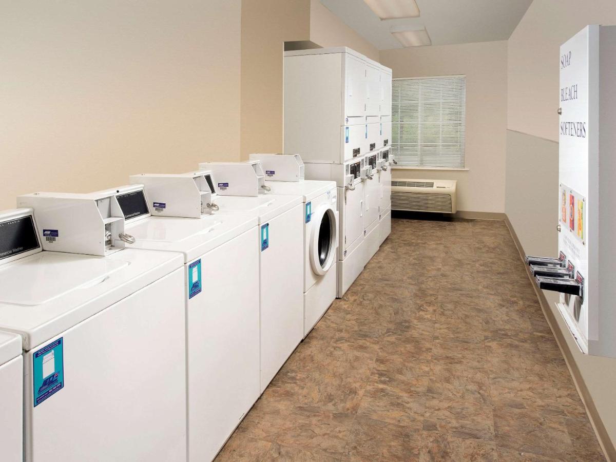WoodSpring Suites Louisville Clarksville Eksteriør billede