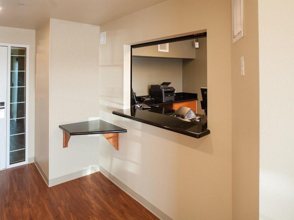 WoodSpring Suites Louisville Clarksville Eksteriør billede